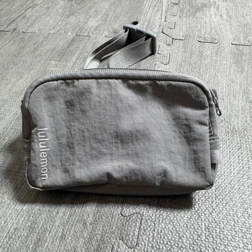 Lululemon Everywhere Belt Bag‎ Mini Unisex Color Gray
